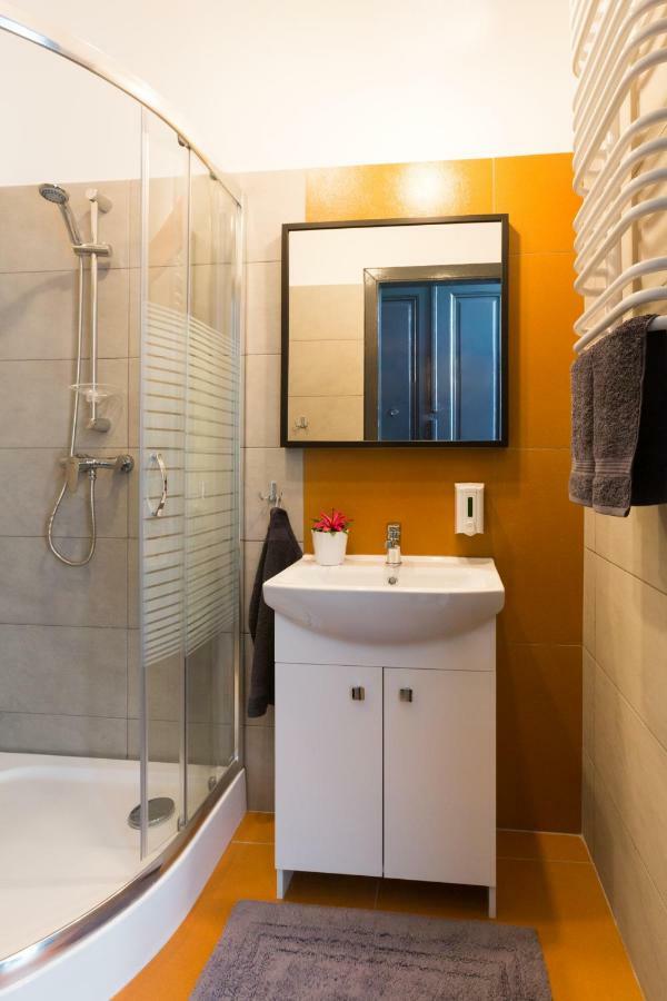 Dot Hostel - Pokoje I Noclegi W Centrum Бельско-Бяла Экстерьер фото