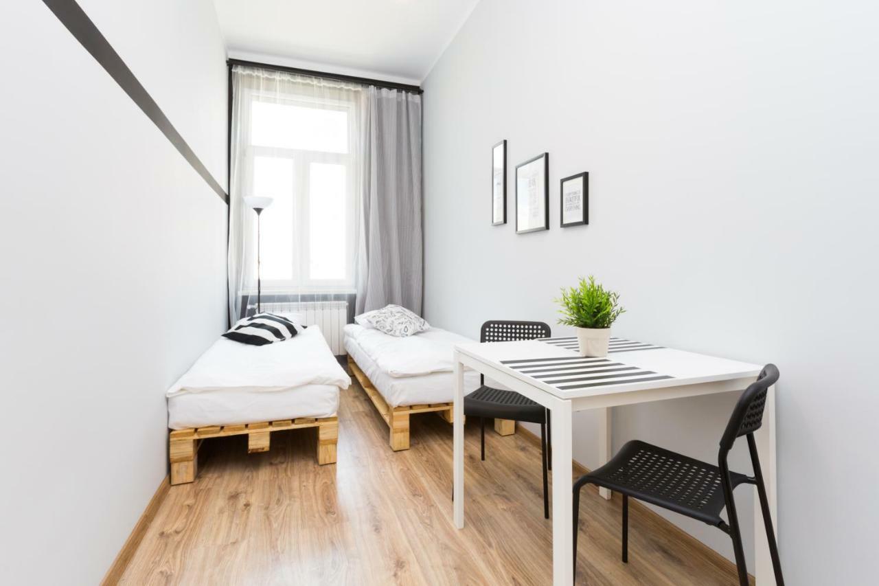 Dot Hostel - Pokoje I Noclegi W Centrum Бельско-Бяла Экстерьер фото